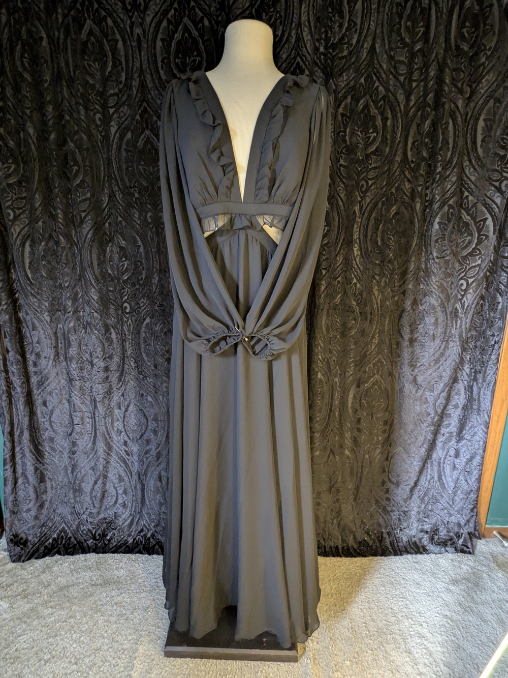 Elegant Black Long Sleeve V-Neck Maxi Dress